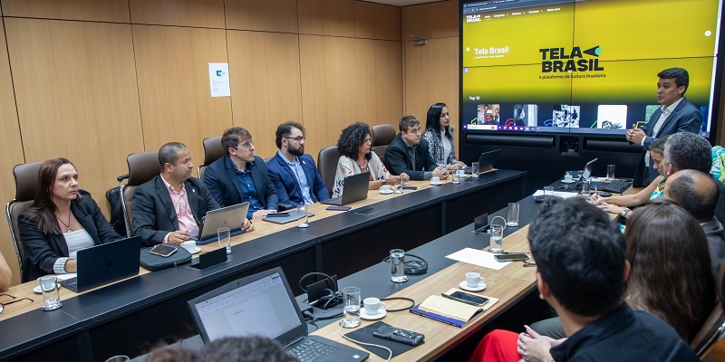 Membros do NEES em reunião sobre desenvolvimento da Plataforma de Streaming Público, uma iniciativa do Ministério da Cultura (MinC) através da Secretaria do Audiovisual (SAv)